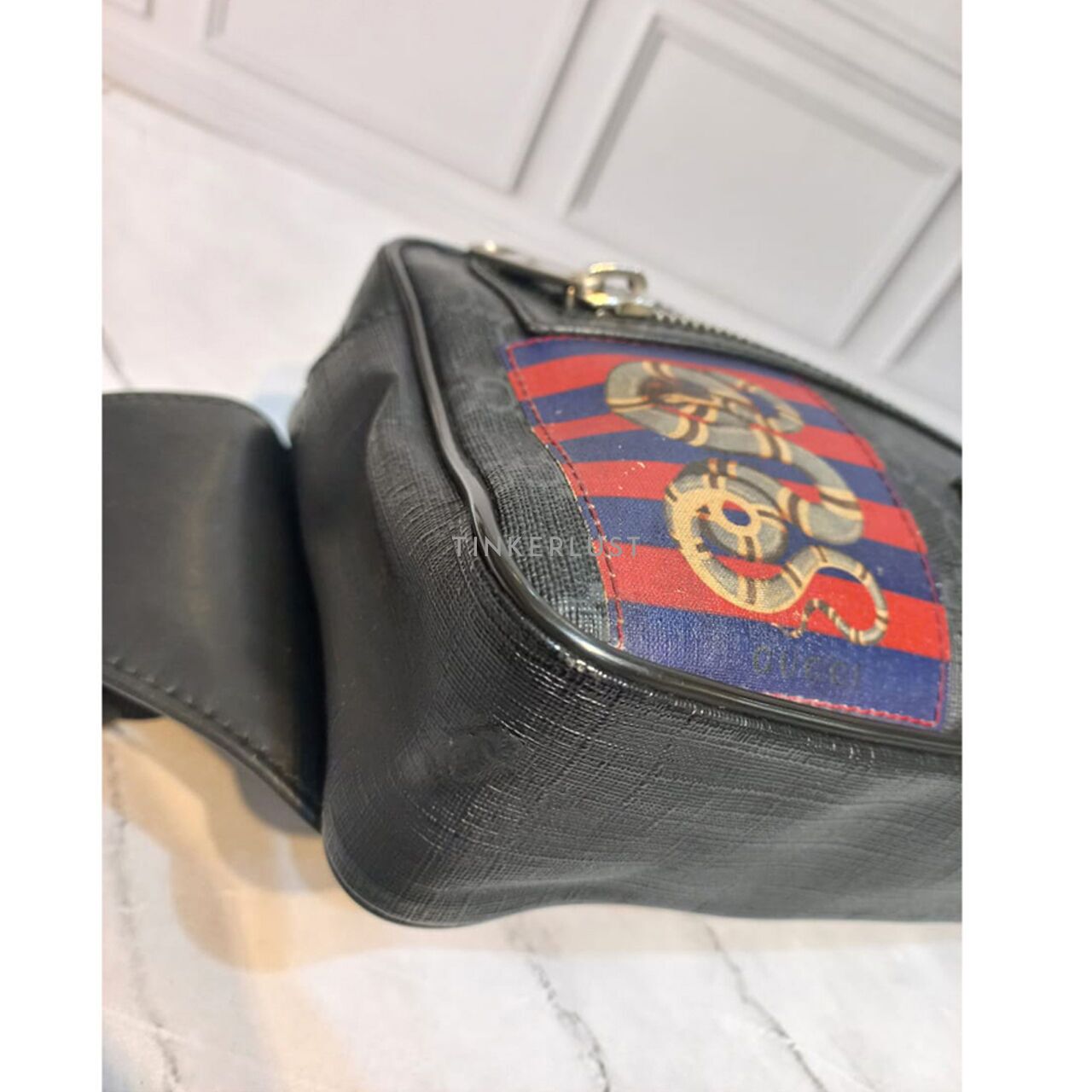 tas sling bag Gucci Night Courrier Belt Bag Black GG Monogram Supreme Sling Bag Tinkerlust